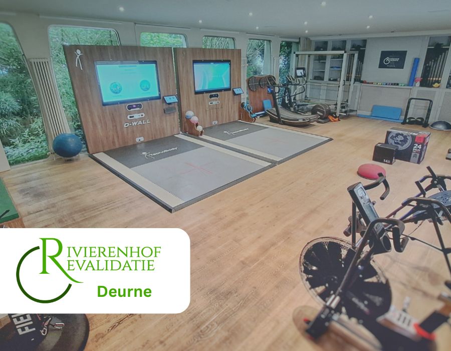 Moderne oefenruimte van MoveMed voor kinesitherapie, revalidatie en training