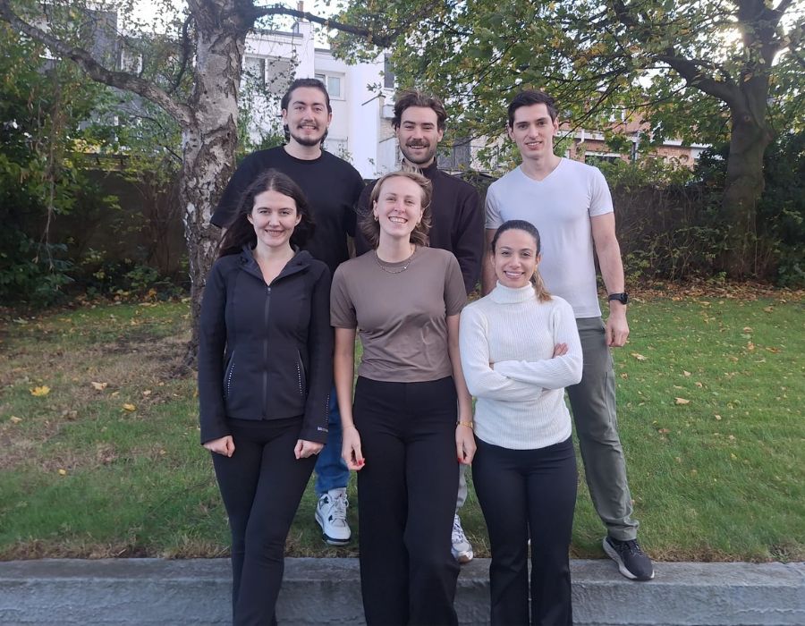 Het team van MoveMed Antwerpen, gespecialiseerd in kinesitherapie, revalidatie en manuele therapie in Antwerpen